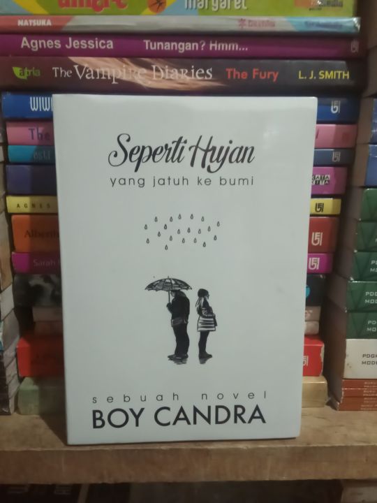 Novel Seperti Hujan Yang Jatuh Ke Bumi Lazada Indonesia