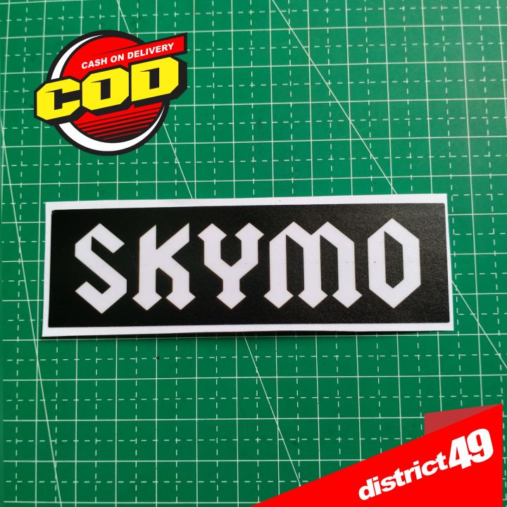 Stiker Print Cut Laminasi Glossy Tahan Air Stiker Brand Distro SKYMO