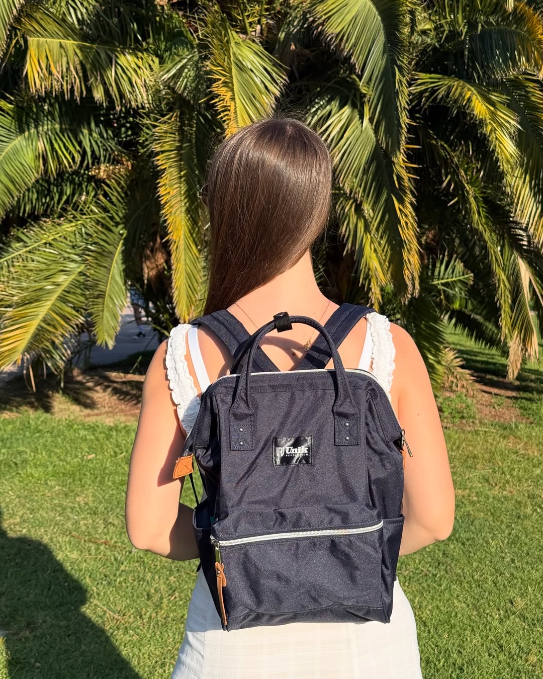 Mochila Pequeña de Turismo Unik – Impermeable, Ligera, 600D Poliéster, con Botelleros y Bolsillo Frontal – Ideal para Viajes, Escuela y Uso Diario - 1