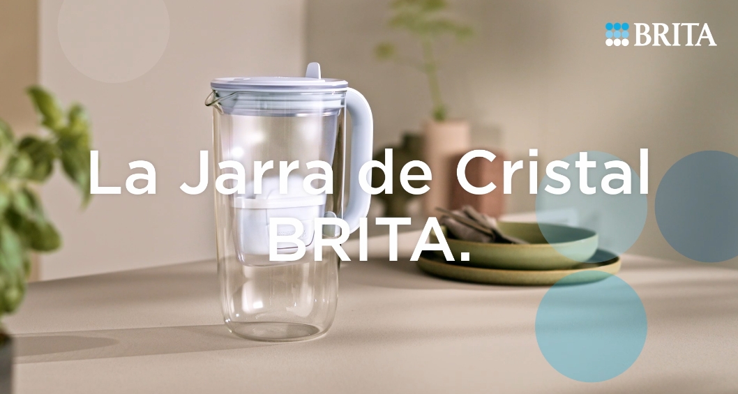 BRITA Jarra Filtrante Cristal Azul | Incluye 1 Filtro MAXTRA PRO All-in-1 | Filtra hasta 150L | Elimina cal, cloro, metales y contaminantes | Mejora el sabor del agua | Diseño elegante en cristal | Compatible con filtros MAXTRA PRO | Sin BPA - 1