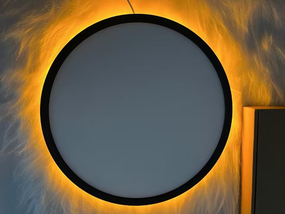 Lámpara techo ultraplana LED dorada, ideal para dormitorios y despachos. Con iluminación trasera ámbar, sirve como lámpara de noche. - 1