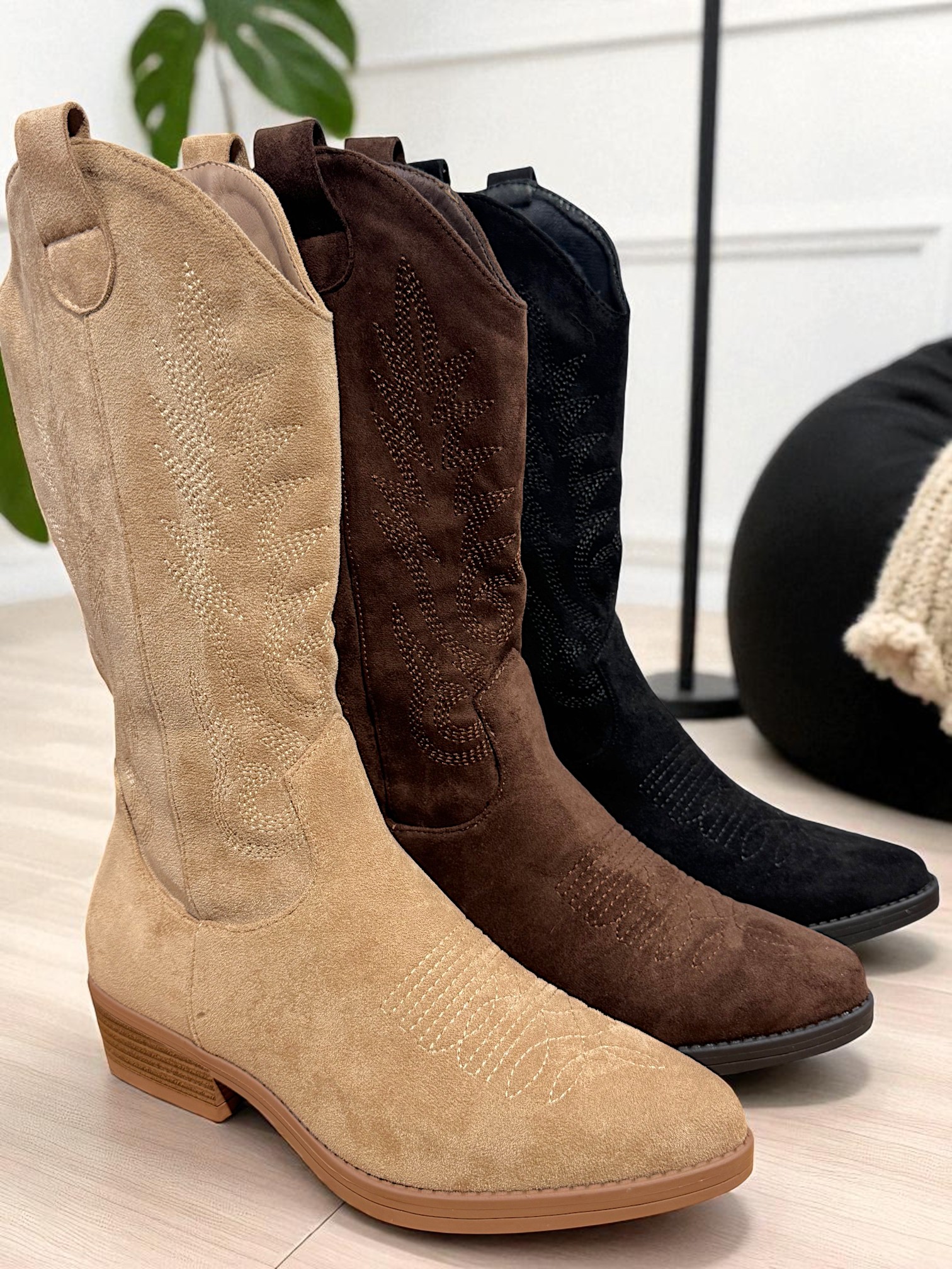 Botas cowboy de mujer planas con bordado, estilo vaquero clásico cómodo, en color negro, marrón y beige BM58A - 1