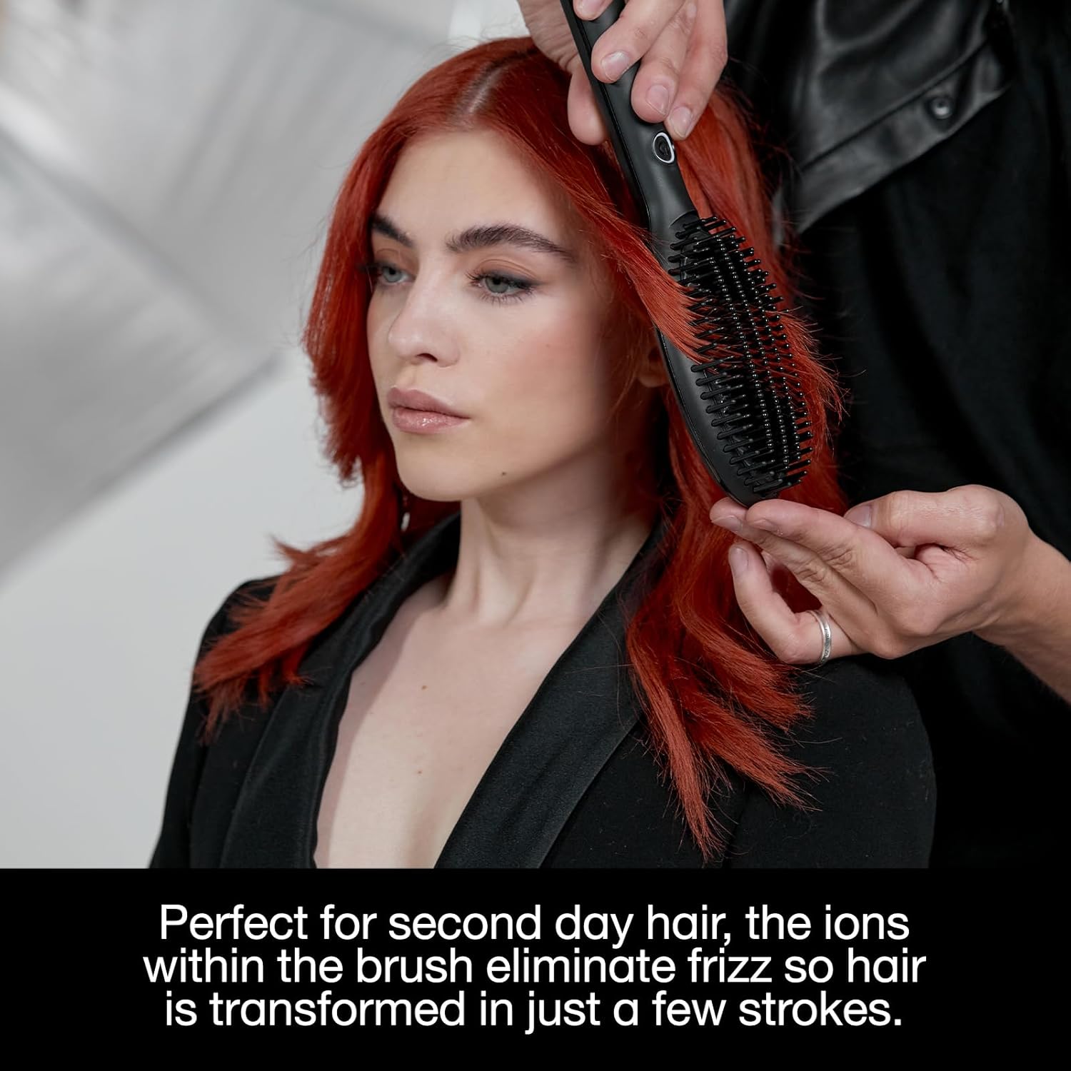 ghd Glide - Cepillo Térmico Alisador de Pelo Para un Acabado Liso Natural Sin Esfuerzo, Acabado Suave, Brillante y Sin Frizz, Púas Cerámicas - Para Todo Tipo de Cabello - Color Negro,(Enchufe Europeo) - 1
