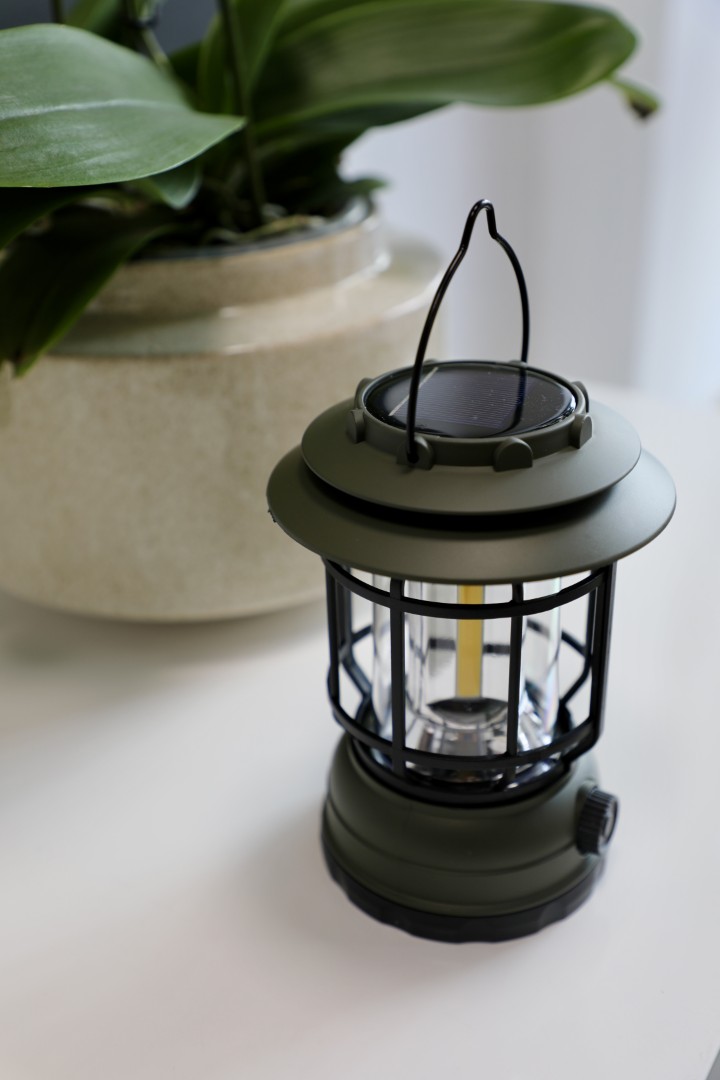 Luz Portátil Solar Recargable | Diseño de Farol Vintage | 120 Lúmenes Regulables | Hasta 10h de Autonomía | Carga por USB y Solar | Cargador para Móvil | Ideal para Exteriores, Jardín y Camping - Extrastar - 1