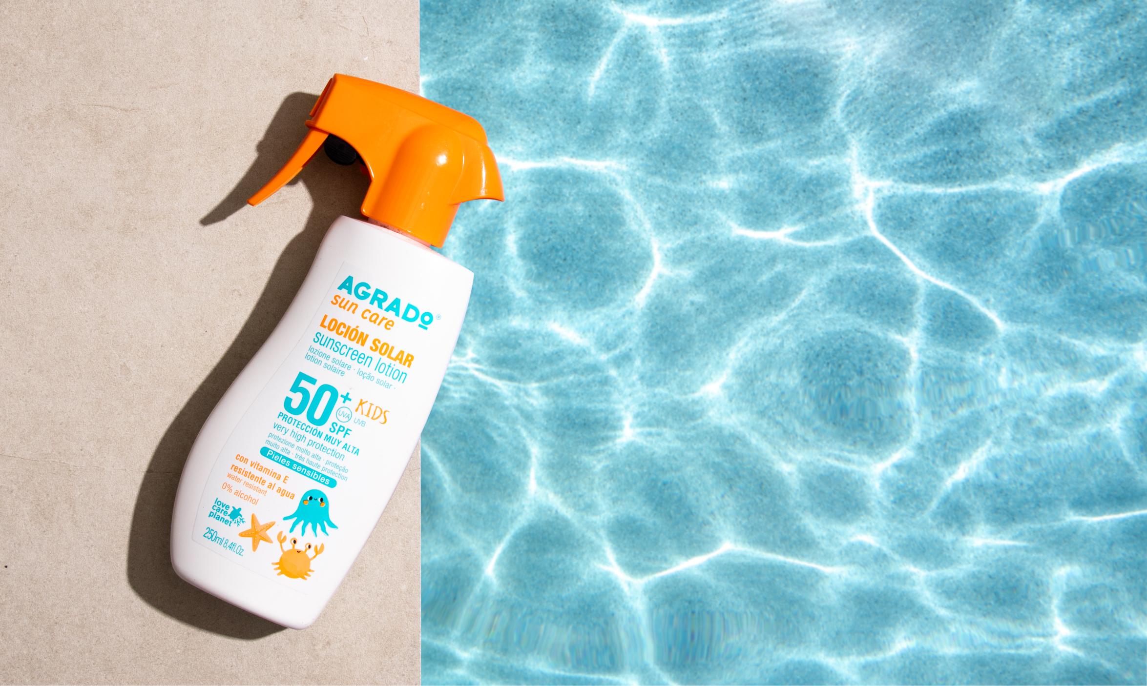 AGRADO - Pack Kids Solar SPF50+, Set con Loción Solar Kids Pistola SPF50+ 2 x 250 ml, Bruma Solar Kids Aerosol SPF50+ 200 ml, Protección Muy Alta para el Sol, Contiene Vitamina E, Fácil Aplicación y Rápida Absorción, Fórmula Vegana - 1