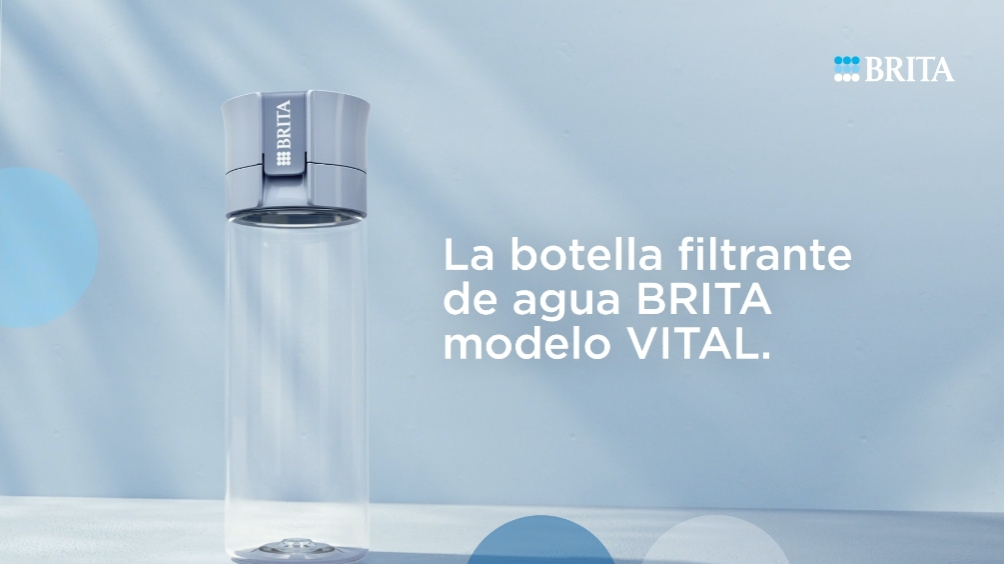 BRITA Botella Filtrante de Agua, Mod. VITAL Azul Claro (600 ml), Incluye 2 filtros MicroDisc, para hidratarse en cualquier lugar, elimina cloro, impurezas, hormonas y preserva minerales - 1
