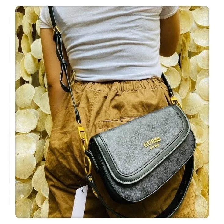 GUESS Women s Bag New European and American Printed Starry Sky Old Flower Saddle Underarm Bag Medium Vintage Bag Retro Shoulder Bag Women s Crossbody Bag Lazada Singapore