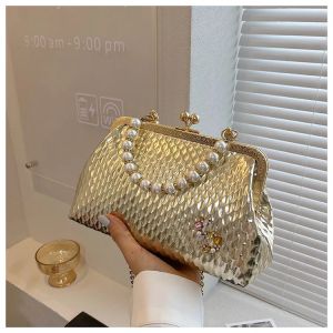 2023 Luxury Designer Women White Shoulder Bags Gold Silver Crossbody Bags Pearl Evening Clutch Chain Shell Clip Party Handbags