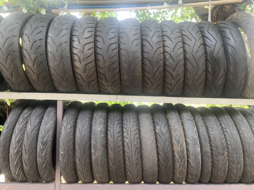 Vỏ lốp xe máy cũ lướt tháo xe