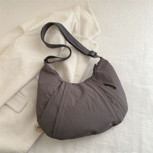 [Hot-selling womens bags] Large-capacity bags womens new trendy fashion and lightweight shoulder bags versatile tote bags Korean version simple messenger bags