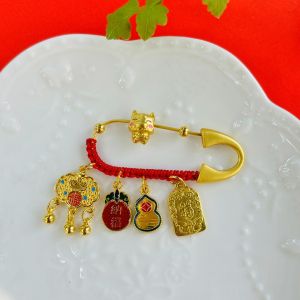 已开光 招财胸针 国风金榜题名别针随身挂件压惊安全胸针古法砂金平安小挂饰礼品 Wealth-attracting Brooch Chinese-style Golden List Success Pin Portable Pendant Calming and Safety Brooch Ancient-style Sand Gold Peace Small Pendant Gift