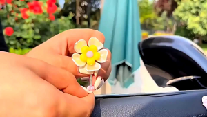 5 Pcs Hiasan Mobil BUNGA MATAHARI COLORFUL MINI Goyang