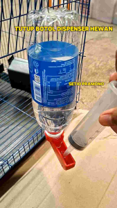 Tutup botol dispenser OTOMATIS hewan / tutup dispenser minum burung merpatibeo parkit ayam cepuk tutup botol tempat minum dan pakan sistem dispenser 1 set dapat 2 pc tempat minum dan tempat pakan.