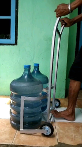 Trolis 2 Galon Tanpa Angkat: Troli Dorongan Praktis & Roda Galon