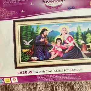 [ GIẢM GIÁ]Tranh thêu chữ thập gia đình chúa 3d Lv3039 KT 84x47cm[ TRANH HÀ ĐOÀN]
