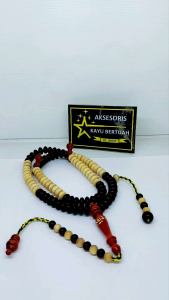 Tasbih Kayu Galih Kelor Hitam Kombinasi Kayu Kemuning: Desain Tradisional