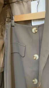 ชุดเซ็ตสูทใส่ทำงาน Set 2 ชิ้น เสื้อสูทครอป พร้อมกระโปรง ถ่ายจากงานจริง พร้อมส่งจากไทย