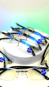 Kacamata Baca Plus Super Fokus Anti Radiasi Ultra Blueray UV400 Pria Dan Wanita Kacamata Rabun Dekat Kacamata Autofokus Terbaru Terlaris