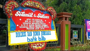 Karangan Bunga Selamat & Sukses Jambul 3
