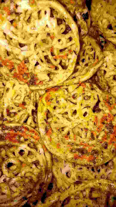 Kerupuk Mie Kuning Tiga Roda Super Cikruh / Cemilan Pedas Extra Daun Jeruk / Sebring Krupuk Babangi
