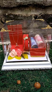 TEMPAT PERHIASAN DAN TEMPAT UANG BUAT TUNANGAN