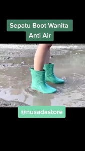 Sepatu Boots Wanita Anti Air 20 cm