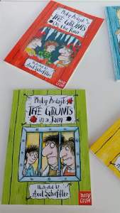 The Grunts วรรณกรรมเยาวชนภาษาอังกฤษ chapter books แนวตลกขบขัน เซต 4 เล่ม