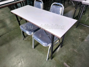 โต๊ะพับหน้าเมลามีน ขนาด 45x120x75 ซม. ผิวหน้าโต๊ะกันน้ำทนร้อน ขาเหล็กทำสีดำป้องกันสนิมได้ดี มีหลายสี