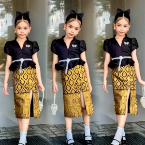 ชุดไทยประยุกต์เด็กผู้หญิง สีดำทอง เซต3ชิ้น เสื้อคอจีนผ่าหน้าแขนดอกบัว+กระโปรงผ่าหน้าผ้าไทยพิมพ์ทองอย่างดีกระโปรงยาว(แถมโบคาดผม)