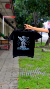 เสื้อยืด ลาย เทวดาน้อยสายฟ้า-14 เสื้อคอกลม สีดำ ผู้ชาย มีสไตล์ ผ้ายืด ใส่สบาย