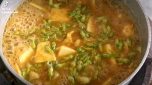 น้ำแกงส้มใต้พร้อมปรุงสูตรเผ็ดน้อย 500​ML - น้ำดูใส สมใจนึก