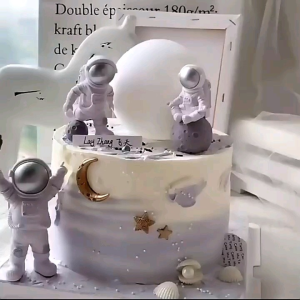 Ready Stock Astronaut Figure Model Decoration Set Spaceman Moon Cake Topper Decoration 太空人 宇航员 航天系列蛋糕装饰