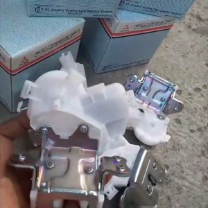 Doorlock Belakang bagasi All New Pajero Sport 2016-2023 Model Soket 3 Pin