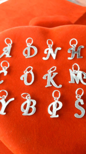 Liontin 1 Huruf Kalung Perak Mainan Kalung Custome Huruf