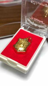 จี้พระ หลวงปู่หลิว รุ่นจ้าวทรัพย์ เลี่ยมกรอบหุ้มทองแท้ พร้อมส่ง