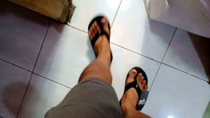 Sandal Jepit Pria & Wanita: Tips Memilih Sandal Outdoor Murah