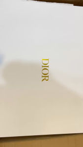 Hộp 41 món đồ dùng chén dĩa gia đình Dior trong Bộ sưu tập Rêve DInfini 2023-Box of 41 Dior household dishes in the Rêve DInfini Collection 2023