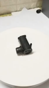 Mô tơ bơm nước rửa xịt kính ô tô xe tải 12V hoặc 24V