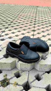 Sepatu Safety Bimexs Kulit Slip On Anti Slip Ujung Besi