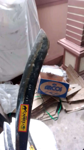 PARANG PENDEK UKURAN 35 CM DAN PARANG TEBAS  BAHAN FER BAJA ASLI  KUALITAS SANGAT TAJAM.