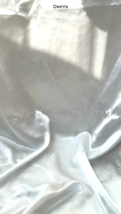 DeeVa Daily Light Body Serum & Perawatan Kulit Malam