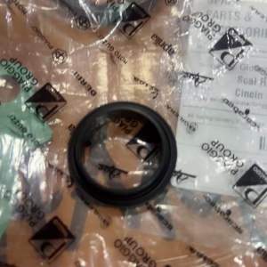 Piaggio vespa 3v 3v i-get spark plug gaskets and seals (genuine)