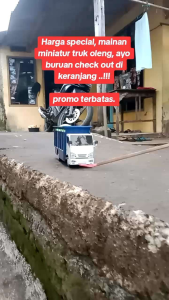 Mainan miniatur truk oleng giga
