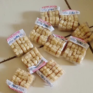Kue bintang kacang