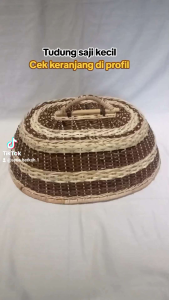 Tudung saji rotan oval kecil / penutup makanan dan lauk pauk di meja makan