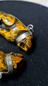 เขี้ยวเสื้oแท้ หลวงพ่อปาน วัดคลองด่าน มีจำนวนจำกัด ราคาต่อชิ้น ของดีหายากมาก