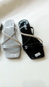 sandal teplek tali permata /sandal terbaru 2025/sandal kekinian/sandal murah/sandal wanita