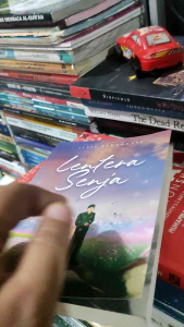 Penjualan E-Commerce dan Kualitas Buku Terbaik: Novel Lentera Senja