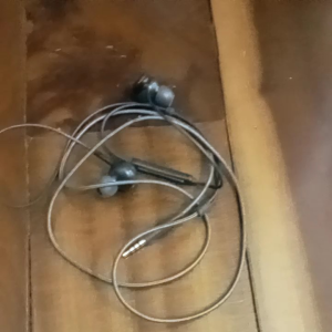 Tai nghe nhét tai akg