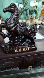 Wood Craving Varieties Fortune Horse 风水摆件红檀木雕刻生肖马摆件红木质马到成功